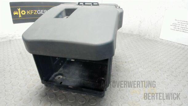 Foto: BATTERIEKASTEN eines Ford C-MAX 1.6 EcoBoost Start-Stop-System Special