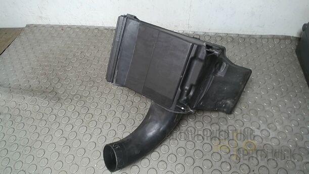 Foto: LUFTFILTERKASTEN eines Renault Clio 1.6 16V Special