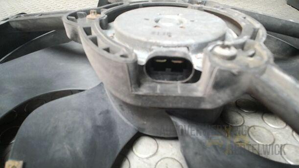 Foto: ELEKTROLÜFTER eines Renault Clio 1.6 16V Special