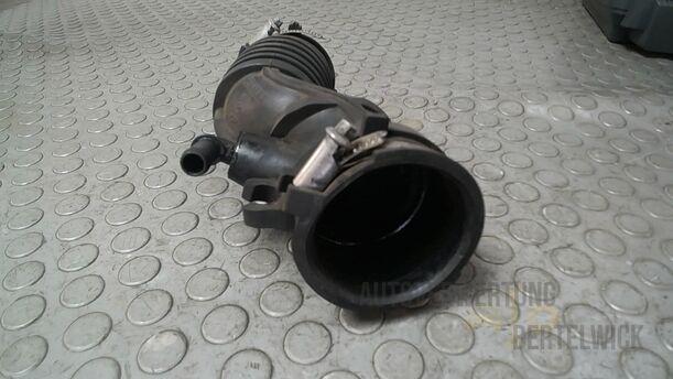 Foto: LUFTFILTERSCHLAUCH eines Renault Clio 1.6 16V Special