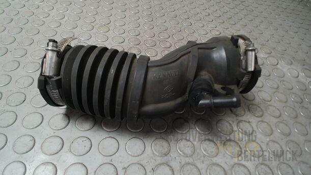 Foto: LUFTFILTERSCHLAUCH eines Renault Clio 1.6 16V Special