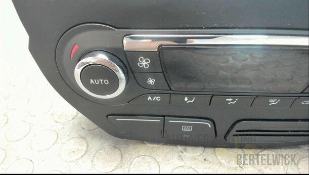 Foto: HEIZUNGSBETÄTIGUNG / ZWEI ZONEN KLIMABEDIENTEIL eines Ford C-MAX 1.6 EcoBoost Start-Stop-System Special