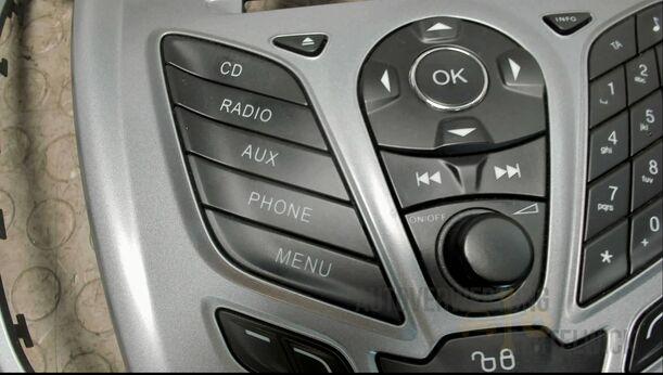 Foto: RADIOBEDIENTEIL eines Ford C-MAX 1.6 EcoBoost Start-Stop-System Special