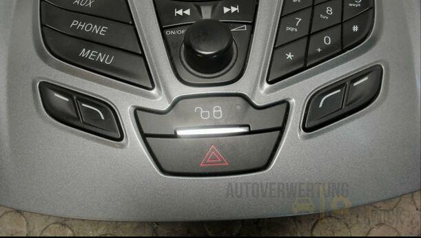 Foto: RADIOBEDIENTEIL eines Ford C-MAX 1.6 EcoBoost Start-Stop-System Special