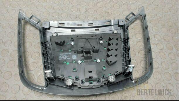 Foto: RADIOBEDIENTEIL eines Ford C-MAX 1.6 EcoBoost Start-Stop-System Special