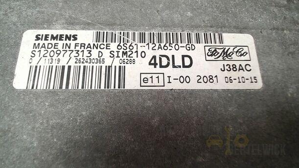 Foto: STEUERGERÄT EINSPRITZUNG/ MOTORSTEUERGERÄT eines Ford Fiesta 1.4 Special