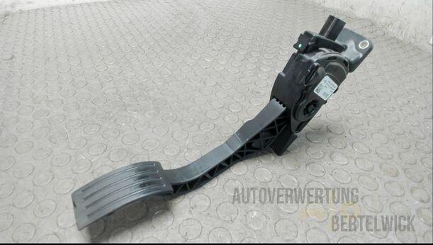 Foto: GASPEDAL (BENZIN / SCHALTGETRIEBE) eines Ford C-MAX 1.6 EcoBoost Start-Stop-System Special