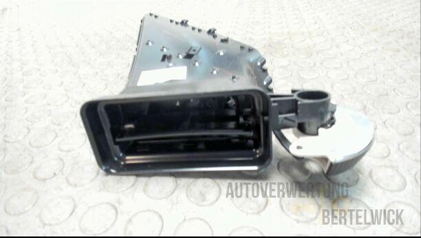 Foto: FRISCHLUFTDÜSE / LÜFTER eines Ford C-MAX 1.6 EcoBoost Start-Stop-System Special