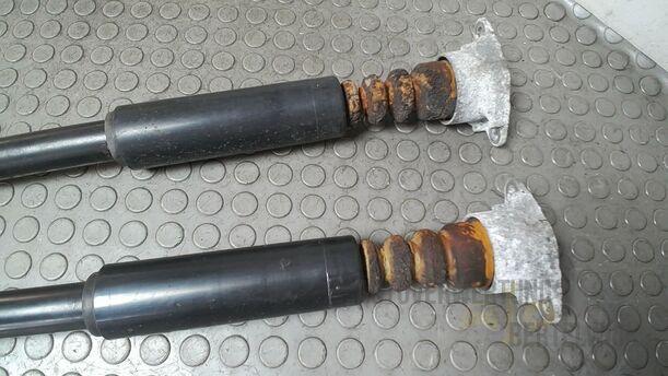 Foto: STOSSDÄMPFERPAAR HINTEN eines Ford Fiesta 1.4 Special