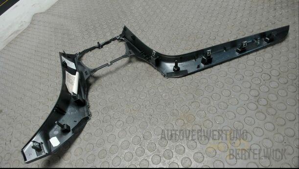 Foto: VERKLEIDUNG / ABDECKUNG MITTELKONSOLE eines Ford C-MAX 1.6 EcoBoost Start-Stop-System Special