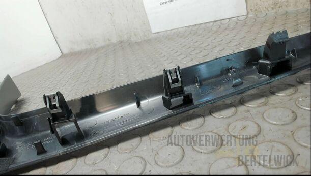 Foto: VERKLEIDUNG / ABDECKUNG MITTELKONSOLE eines Ford C-MAX 1.6 EcoBoost Start-Stop-System Special
