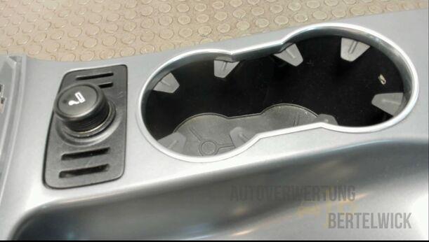 Foto: ABDECKUNG / BLENDE MITTELKONSOLE eines Ford C-MAX 1.6 EcoBoost Start-Stop-System Special