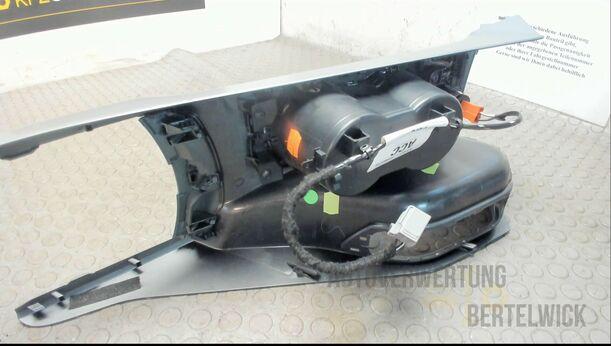 Foto: ABDECKUNG / BLENDE MITTELKONSOLE eines Ford C-MAX 1.6 EcoBoost Start-Stop-System Special