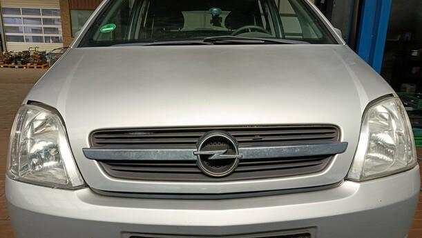 Foto: MOTORHAUBE eines Opel Meriva 1.6 16V Easytronic Special