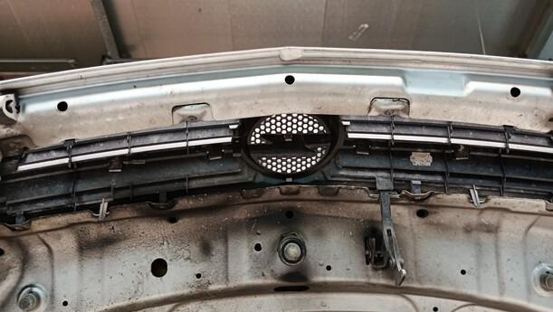 Foto: MOTORHAUBE eines Opel Meriva 1.6 16V Easytronic Special