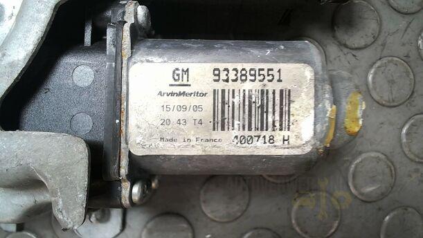 Foto: FENSTERHEBER ELEKTRISCH VORN LINKS eines Opel Meriva 1.6 16V Easytronic Special