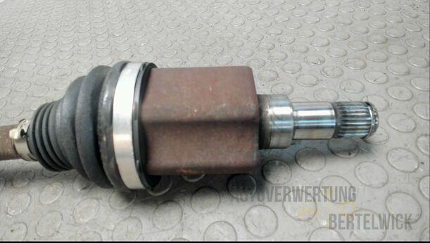Foto: ANTRIEBSWELLE VORNE LINKS eines Ford C-MAX 1.6 EcoBoost Start-Stop-System Special