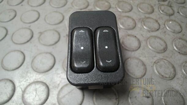 Foto: FENSTERHEBERSCHALTER eines Opel Meriva 1.6 16V Easytronic Special