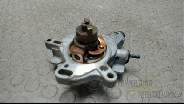Foto: VAKUUMPUMPE / UNTERDRUCKPUMPE eines Ford C-MAX 1.6 EcoBoost Start-Stop-System Special