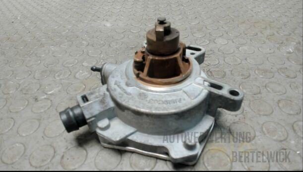 Foto: VAKUUMPUMPE / UNTERDRUCKPUMPE eines Ford C-MAX 1.6 EcoBoost Start-Stop-System Special