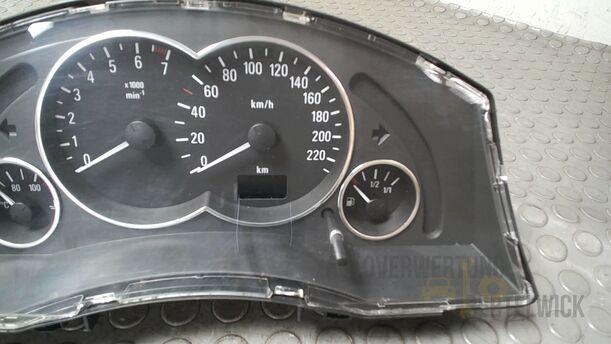 Foto: TACHOEINHEIT/ KOMBIINSTRUMENT eines Opel Meriva 1.6 16V Easytronic Special