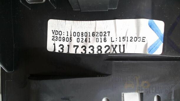 Foto: TACHOEINHEIT/ KOMBIINSTRUMENT eines Opel Meriva 1.6 16V Easytronic Special