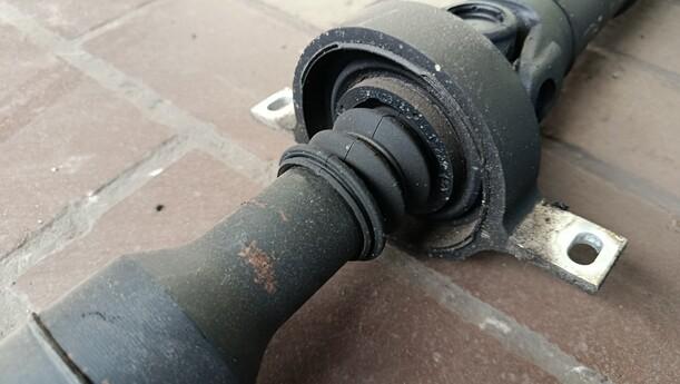 Foto: KARDANWELLE ( TOURING / SCHALTGETRIEBE ) eines BMW 320i Touring Special
