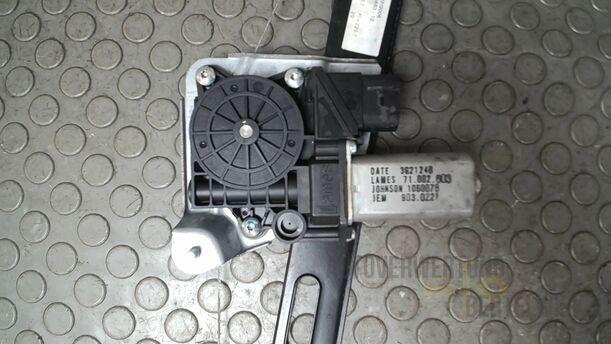 Foto: FENSTERHEBER ELEKTRISCH HINTEN LINKS eines BMW 320i Touring Special