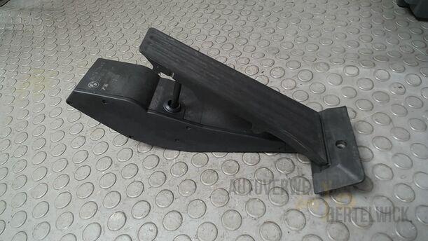 Foto: GASPEDAL ( SCHALTGETRIEBE ) eines BMW 320i Touring Special