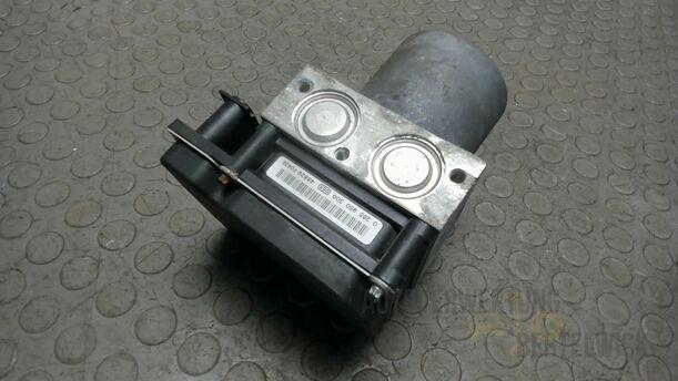 Foto: HAUPTBREMSAGGREGAT ABS eines Renault Megane 1.4 Grandtour Special