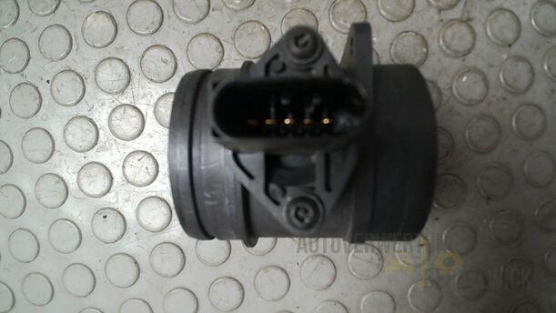 Foto: LUFTMASSENMESSER ( BOSCH ) eines BMW 320i Touring Special