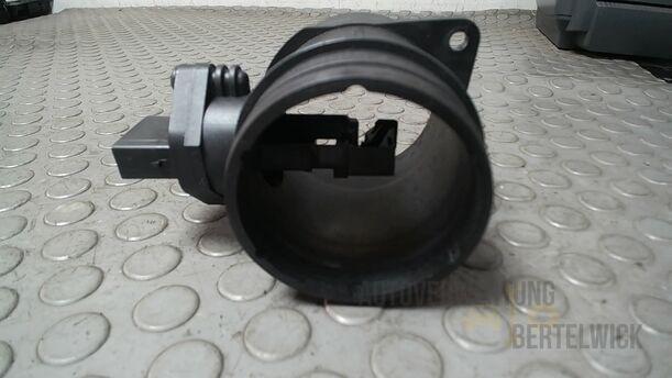 Foto: LUFTMASSENMESSER ( BOSCH ) eines BMW 320i Touring Special