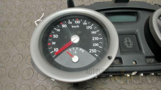 Foto: KOMBIINSTRUMENT / TACHOEINHEIT eines Renault Megane 1.4 Grandtour Special