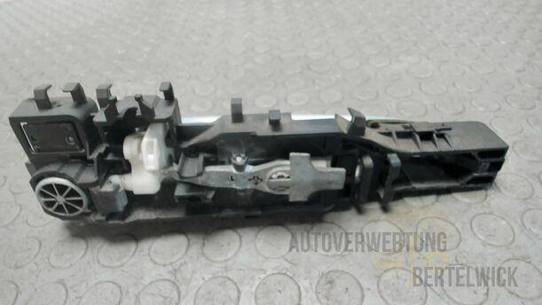 Foto: TÜRGRIFF AUSSEN HINTEN LINKS eines Renault Megane 1.4 Grandtour Special