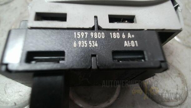 Foto: FENSTERHEBERSCHALTER eines BMW 320i Touring Special