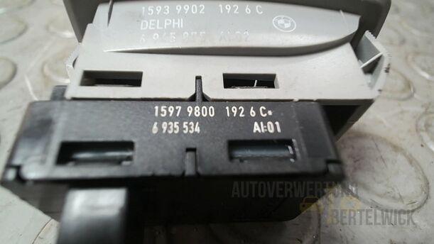 Foto: FENSTERHEBERSCHALTER eines BMW 320i Touring Special