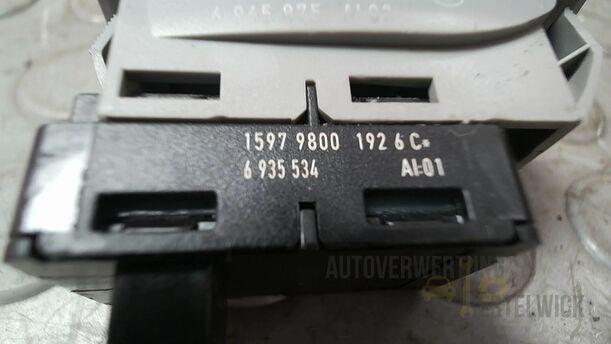 Foto: FENSTERHEBERSCHALTER eines BMW 320i Touring Special