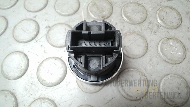 Foto: START/ STOP SCHALTER eines BMW 320i Touring Special