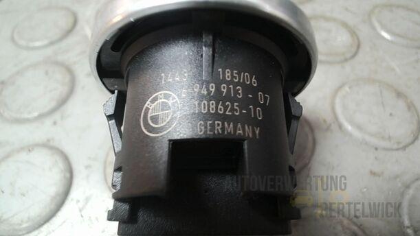 Foto: START/ STOP SCHALTER eines BMW 320i Touring Special