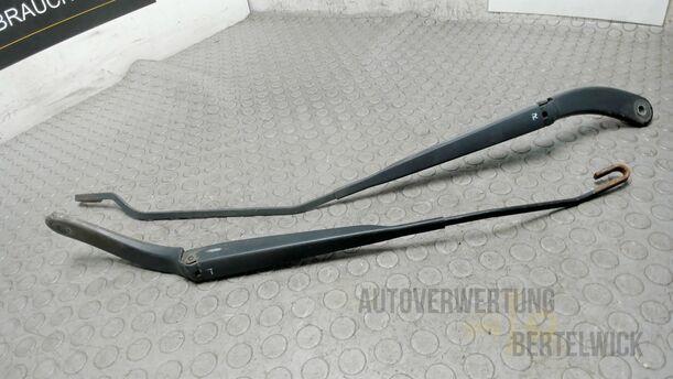 Foto: SCHEIBENWISCHERARME VORNE eines Renault Megane 1.4 Grandtour Special