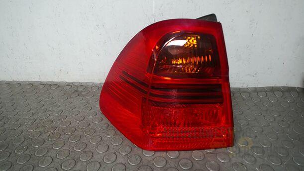 Foto: HECKLEUCHTE/ RÜCKLEUCHTE LINKS ( TOURING ) eines BMW 320i Touring Special
