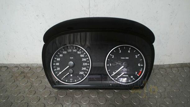 Foto: TACHOEINHEIT/ KOMBIINSTRUMENT eines BMW 320i Touring Special