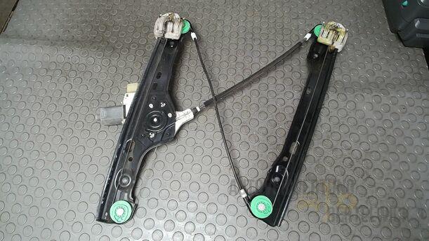 Foto: FENSTERHEBER ELEKTRISCH VORN LINKS eines BMW 320i Touring Special