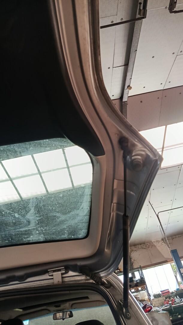 Foto: HECKKLAPPE / HECKDECKEL eines Opel Zafira 1.8 16V Special