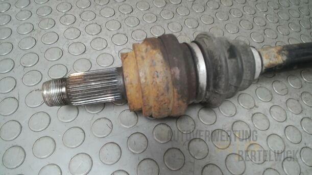 Foto: ANTRIEBSWELLE HINTEN LINKS ( SCHALTGETRIEBE ) eines BMW 320i Touring Special