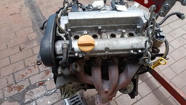 Foto: MOTOR ( X18XE1 ) eines Opel Zafira 1.8 16V Special
