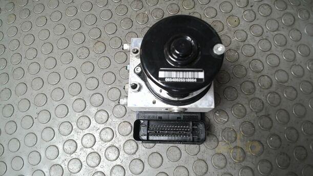 Foto: HAUPTBREMSAGGREGAT ABS/ DSC eines BMW 320i Touring Special