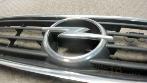 Foto: KÜHLERGRILL eines Opel Zafira 1.8 16V Special