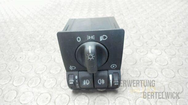 Foto: LICHTSCHALTER eines Opel Zafira 1.8 16V Special