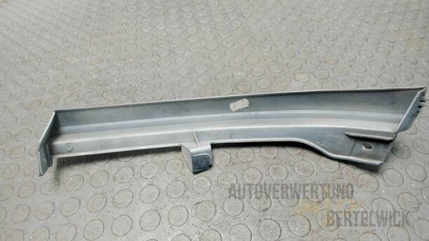 Foto: BLENDE / ABDECKUNG SCHEINWERFER RECHTS eines Opel Zafira 1.8 16V Special